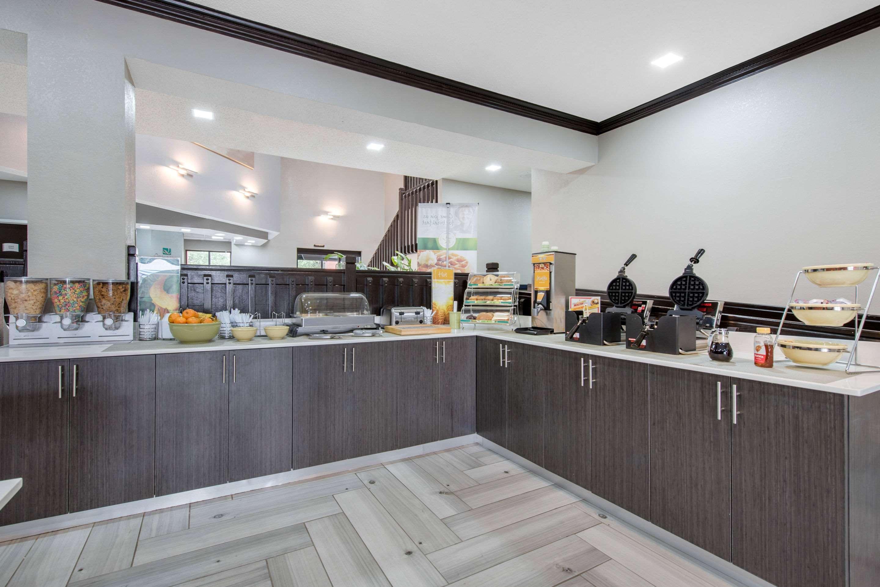 Quality Inn & Suites Brownsburg - Indianapolis West Buitenkant foto