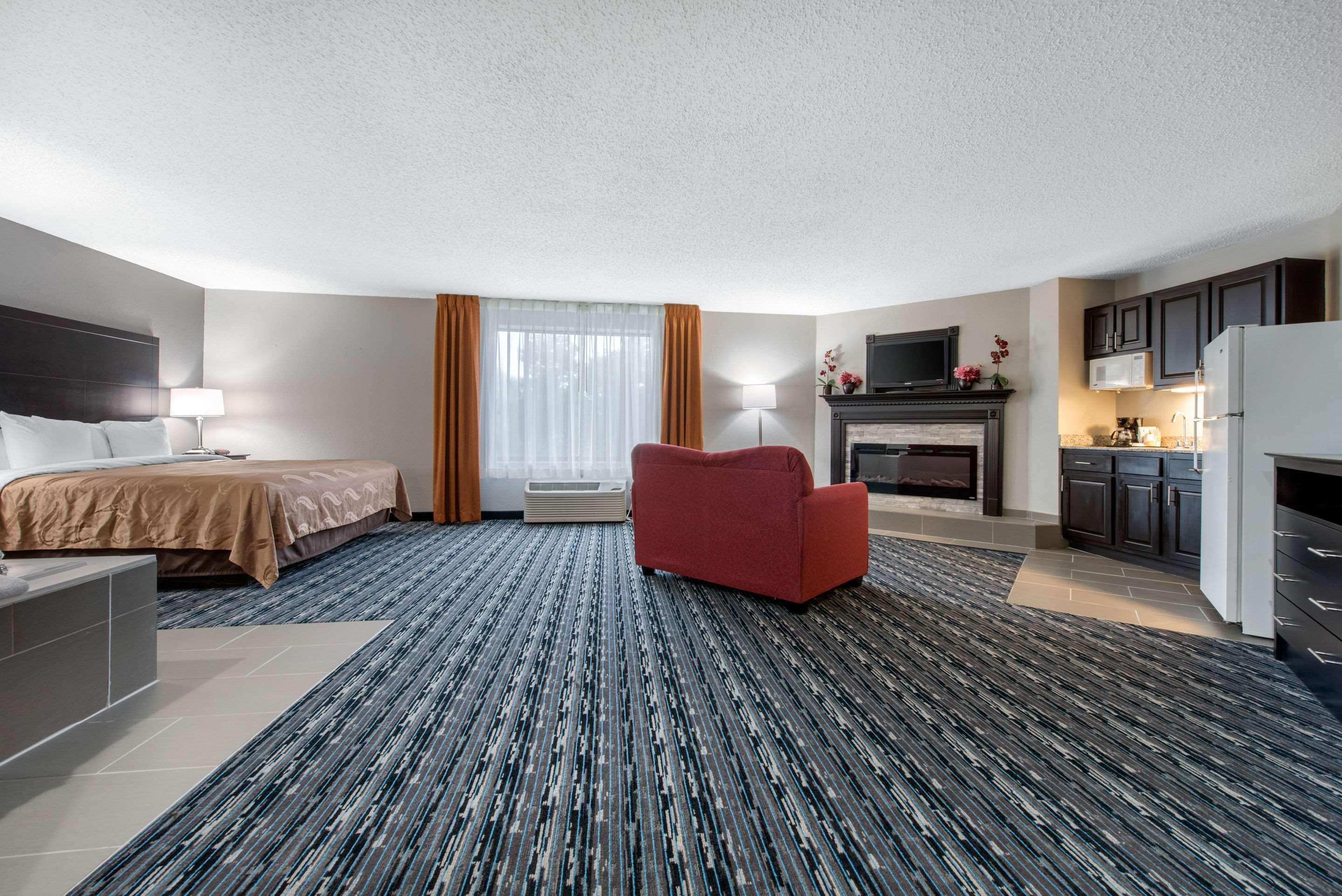 Quality Inn & Suites Brownsburg - Indianapolis West Buitenkant foto